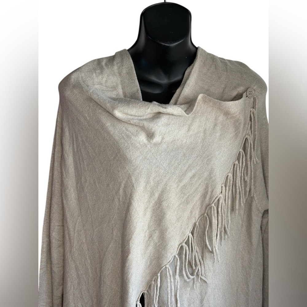 Lovestitch NWT Cream Fringe Poncho Sweater boho western wrap around sz small - Picture 7 of 11
